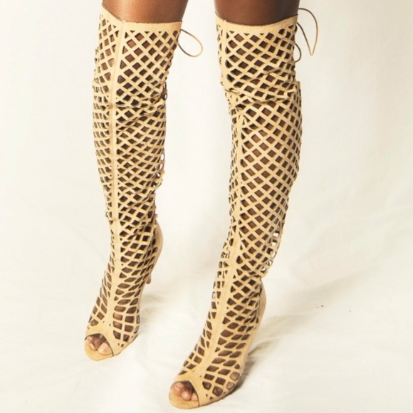 Over knee Boots
Size:8.5 - Picture 1 of 1